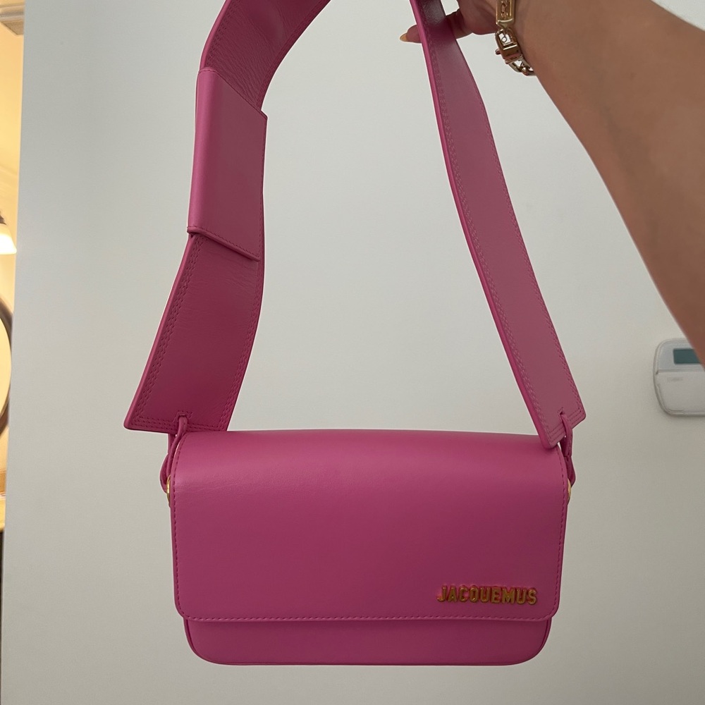 Jacquemus Pink Crossbody Bag with Modern Design - Picture 4 of 6